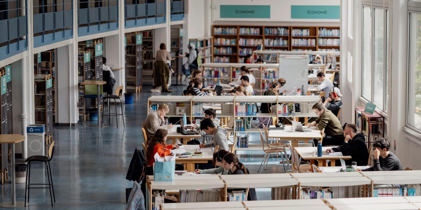 « La massification scolaire débouche sur une inflation des diplômes, qui tendent à perdre de leur valeur »