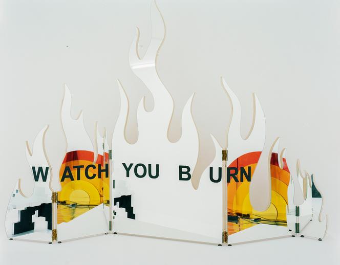 Le paravent miroir de Mathias Kiss, baptisé « Watch You Burn ».