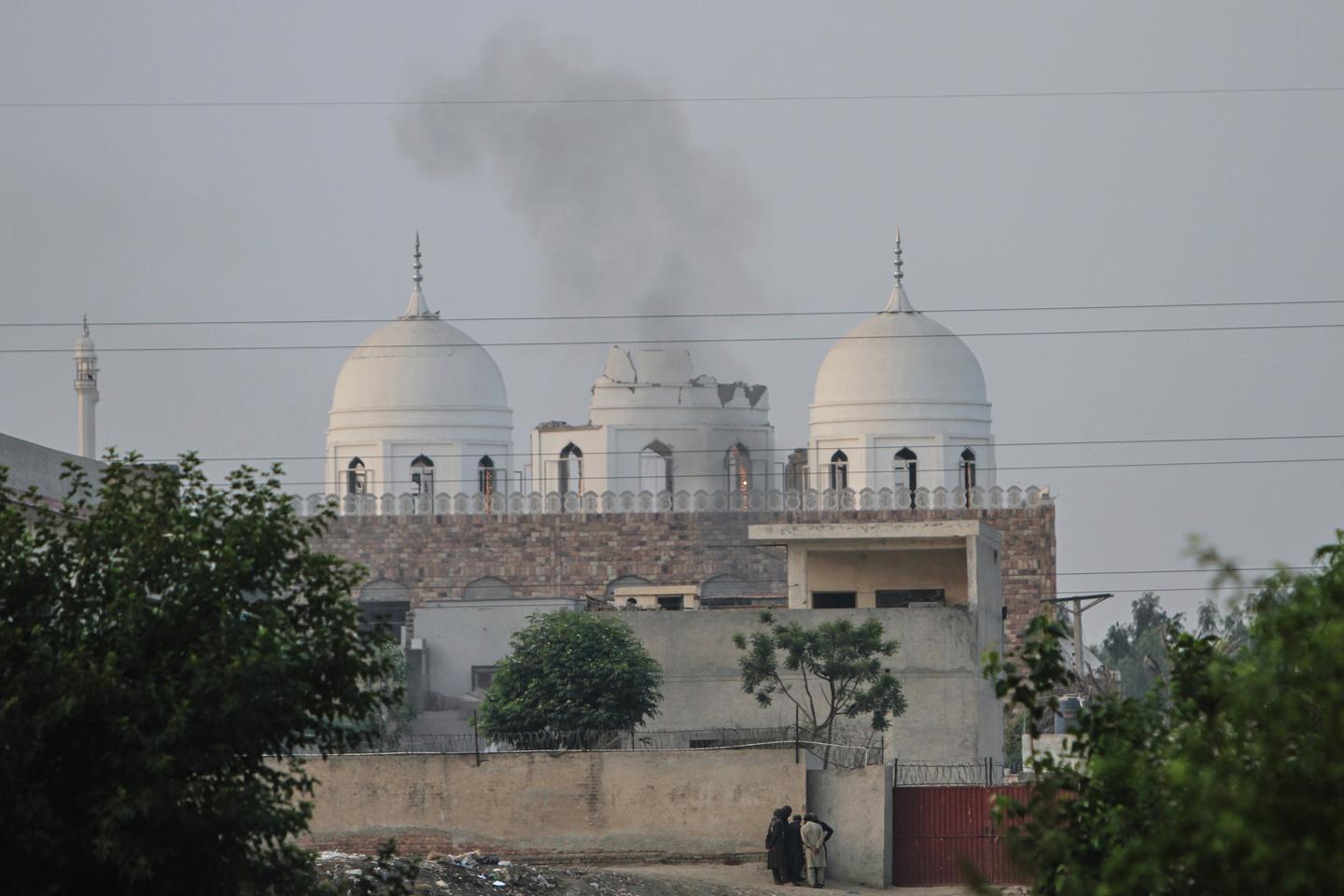India bombs Pakistan, which denounces 'an act of war'