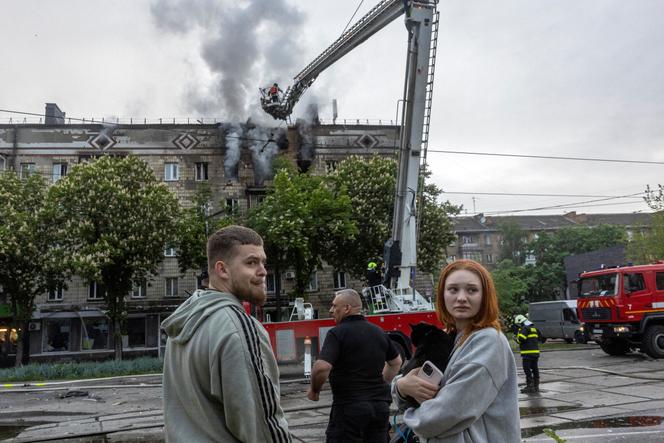 Un immeuble résidentiel endommagé par une frappe de drone russe, à Kiev, le 7 mai 2025.