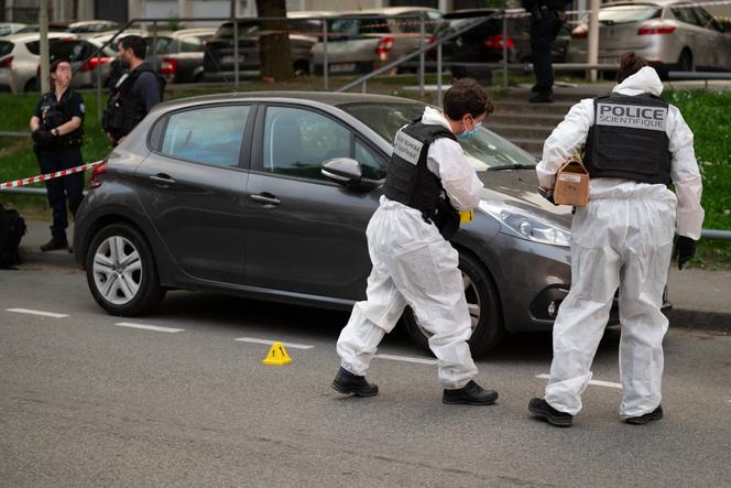 Des Membres of the Excellent Scientific Police Le Site d'En Fusillade, à Rennes, Le 3i 2025.