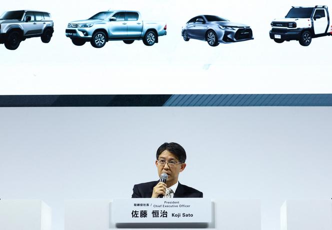 Le PDG de Toyota Motor, Koji Sato, présente les résultats financiers de l’entreprise, à Tokyo, le 8 mai 2025.