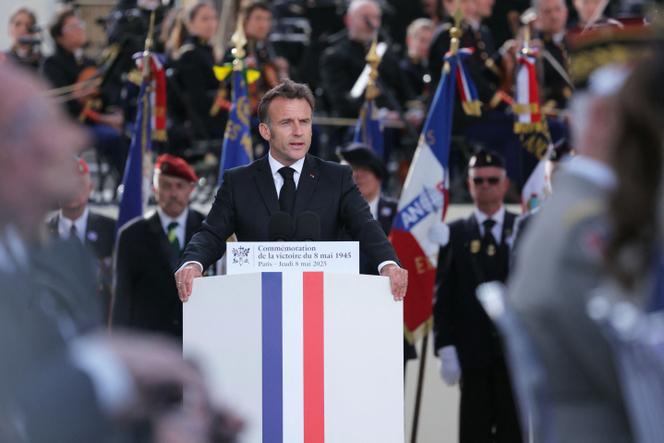 Emmanuel Macron prononce un discours lors d’une cérémonie à l’Arc de triomphe, lors de la célébration du 80ᵉ anniversaire de la fin de la seconde guerre mondiale, jeudi 8 mai 2025.