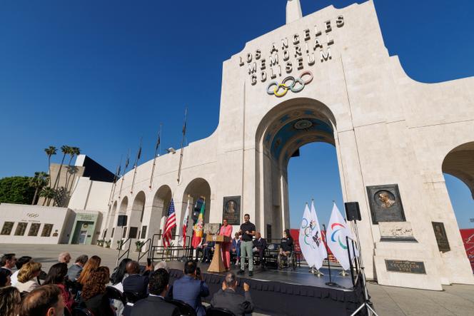 Los -angeles Colosseum agus Sophie Stadium chun na searmanais oscailte agus deiridh a roinnt ag Cluichí Oilimpeacha 2028.