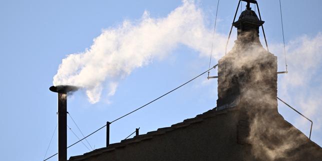 En direct : un nouveau pape a été élu, de la fumée blanche s’élève au-dessus du Vatican