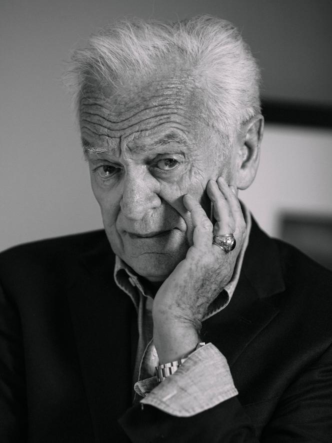 Philippe Labro, dans son bureau parisien, le 8 mai 2017.