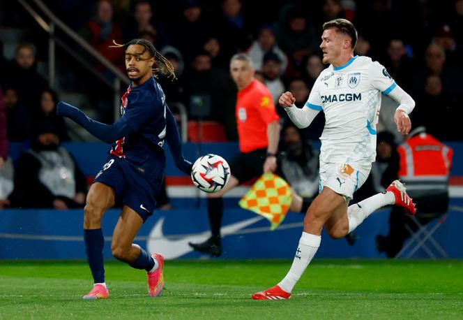 La mention « Sublime Côte d’Ivoire » apparaît sur le short des joueurs de l’OM lors des matchs de Ligue 1. Ici lors d’un match contre le PSG au Parc des Princes, le 16 mars 2025.