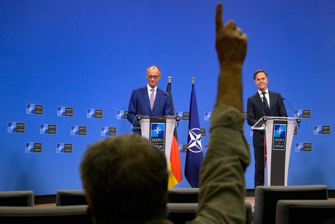 Le chancelier allemand, Friedrich Merz, et le secrétaire général de l’OTAN, Mark Rutte, lors d’une conférence de presse au siège de l’OTAN à Bruxelles, le 9 mai 2025.