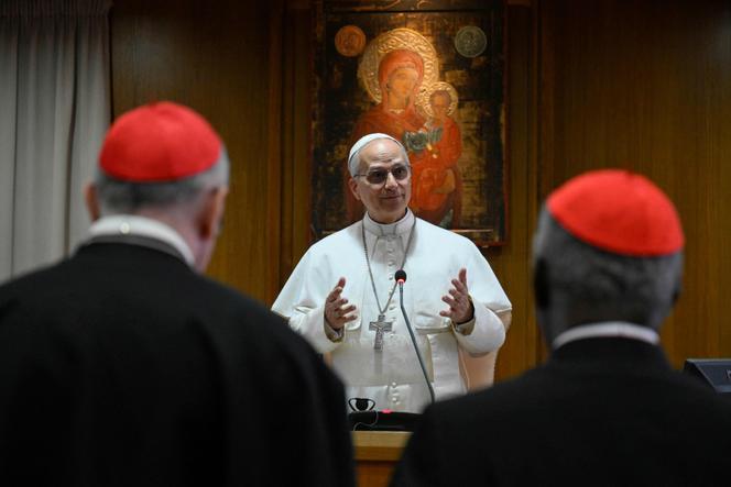 Le pape Léon XIV lors d’une rencontre avec les cardinaux, au Vatican, samedi 10 mai 2025.