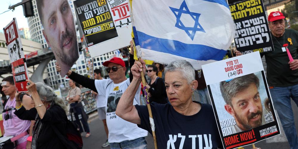 Manifestation appelant à la fin de la guerre et à la libération des otages israéliens, devant le ministère israélien de la Défense, à Tel Aviv, le 8 mai 2025. - JACK GUEZ/AFP