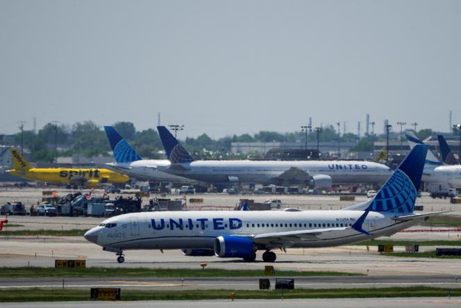 Los taxis del avión Tarmac se enviaron el 11 de mayo de 2025 después de que el control del tráfico aéreo se detuvo en el Aeropuerto Internacional de Newark en Newark, Nueva Jersey.