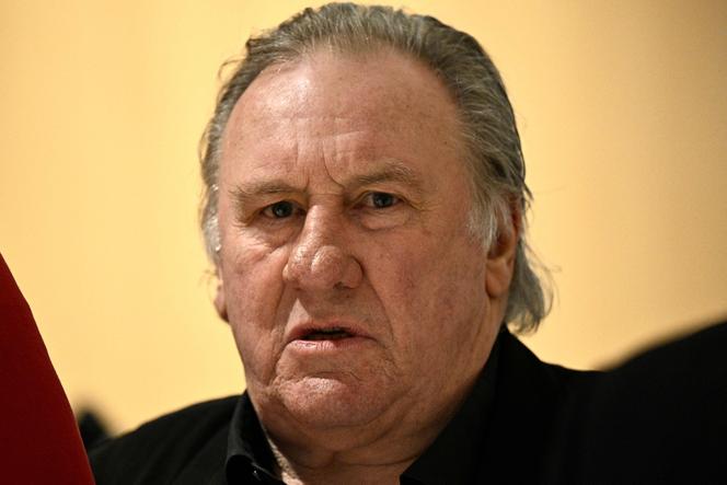 O ator francês Gérard Depardieu no tribunal criminal de Paris, 27 de março de 2025.