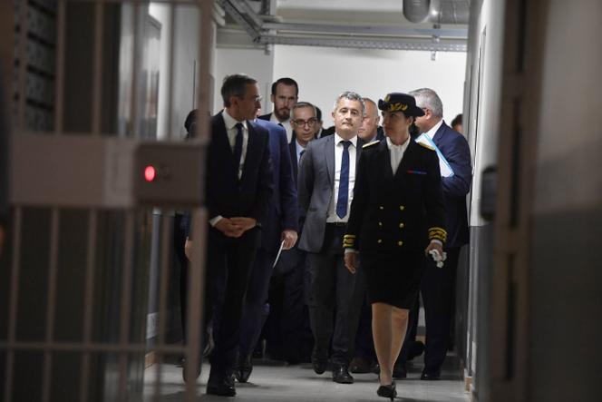 Le ministre de la justice, Gérald Darmanin, au centre pénitentiaire de Saint-Quentin-Fallavier (Isère), le 23 avril 2025.