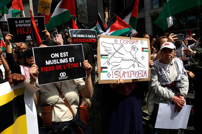 Lors d’un rassemblement contre l’islamophobie, à Paris, le 11 mai 2025.