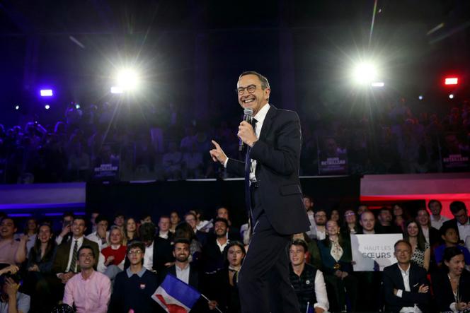Bruno Retailleau, ministre de l’intérieur, s’adresse à ses partisans lors de son meeting de fin de campagne pour la présidence du parti Les Républicains, à Boulogne-Billancourt (Hauts-de-Seine), le 11 mai 2025.