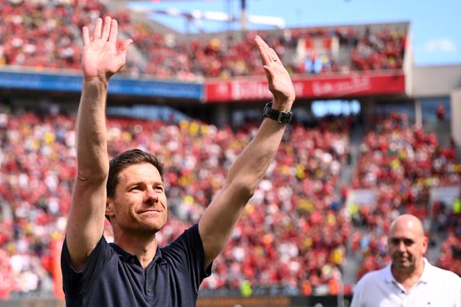 Xabi Alonso, avant le match de championnat d’Allemagne entre le Bayer Leverkusen et le Borrussia Dortmund, le 11 mai 2025 à Leverkusen (Allemagne).