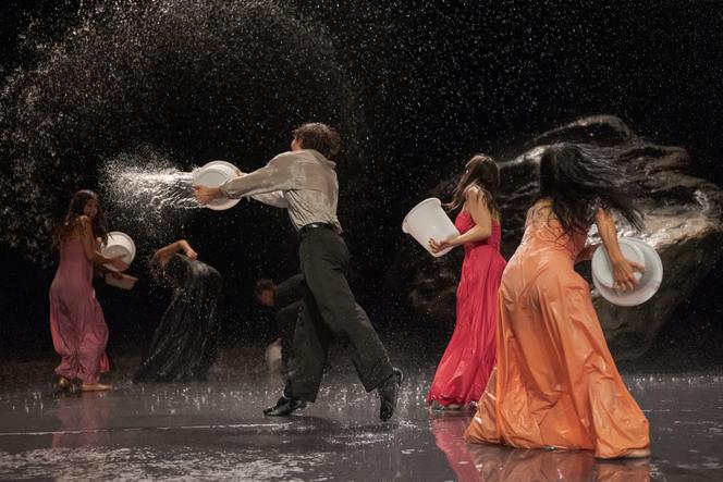 « Vollmond », de Pina Bausch, par le Tanztheater Wuppertal.