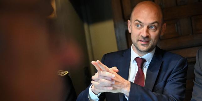France says it will expel Algerian diplomats in reponse to Algerian expulsions