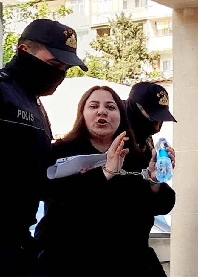 La journaliste indépendante Ulviyya Ali, arrêtée dans la nuit du 6 au 7 mai 2025, fait partie des 25 journalistes, au moins, emprisonnés en Azerbaïdjan depuis fin 2023.