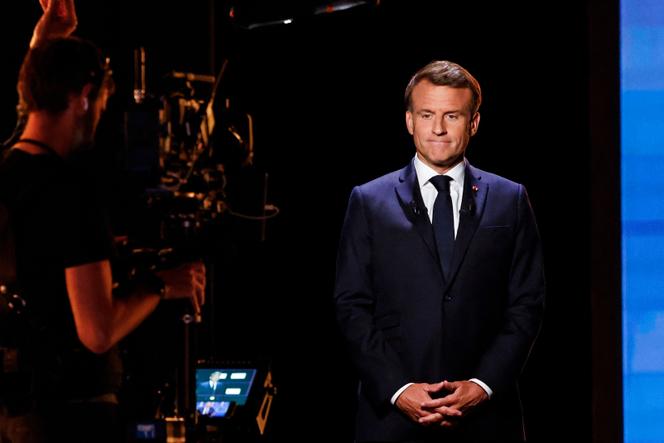 Emmanuel Macron, sur le plateau de TF1, à Saint-Denis (Seine-Saint-Denis), le 13 mai 2025.