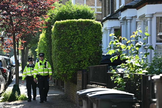 La police patrouille près d’une propriété de Keir Starmer, à Londres, le 13 mai 2025.
