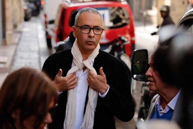 L’écrivain franco-algérien Kamel Daoud s’adresse aux médias après avoir reçu le prix Goncourt pour son roman « Houris », à Paris, le 4 novembre 2024.
