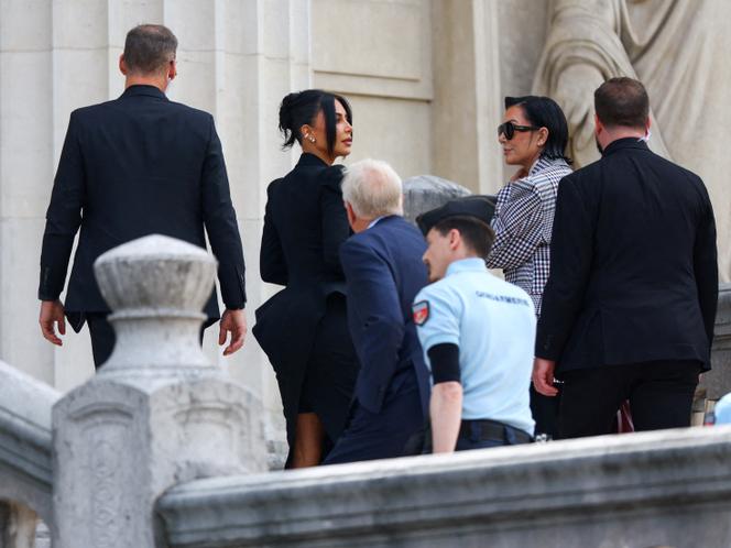 Au tribunal, avant le procès des braqueurs de Kim Kardashian, à Paris, le 13 mai 2025. 