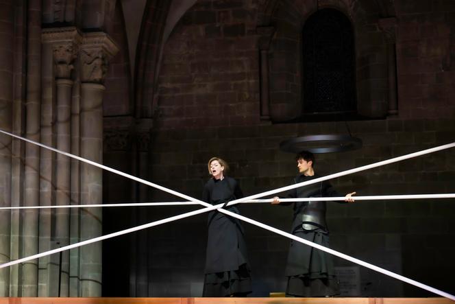 Barbara Hannigan et Jakub Jozef Orlinski interprètent le « Stabat Mater », de Pergolèse, et musiques de Giacinto Scelsi, à la cathédrale Saint-Pierre de Genève, en Suisse, en mai 2025.