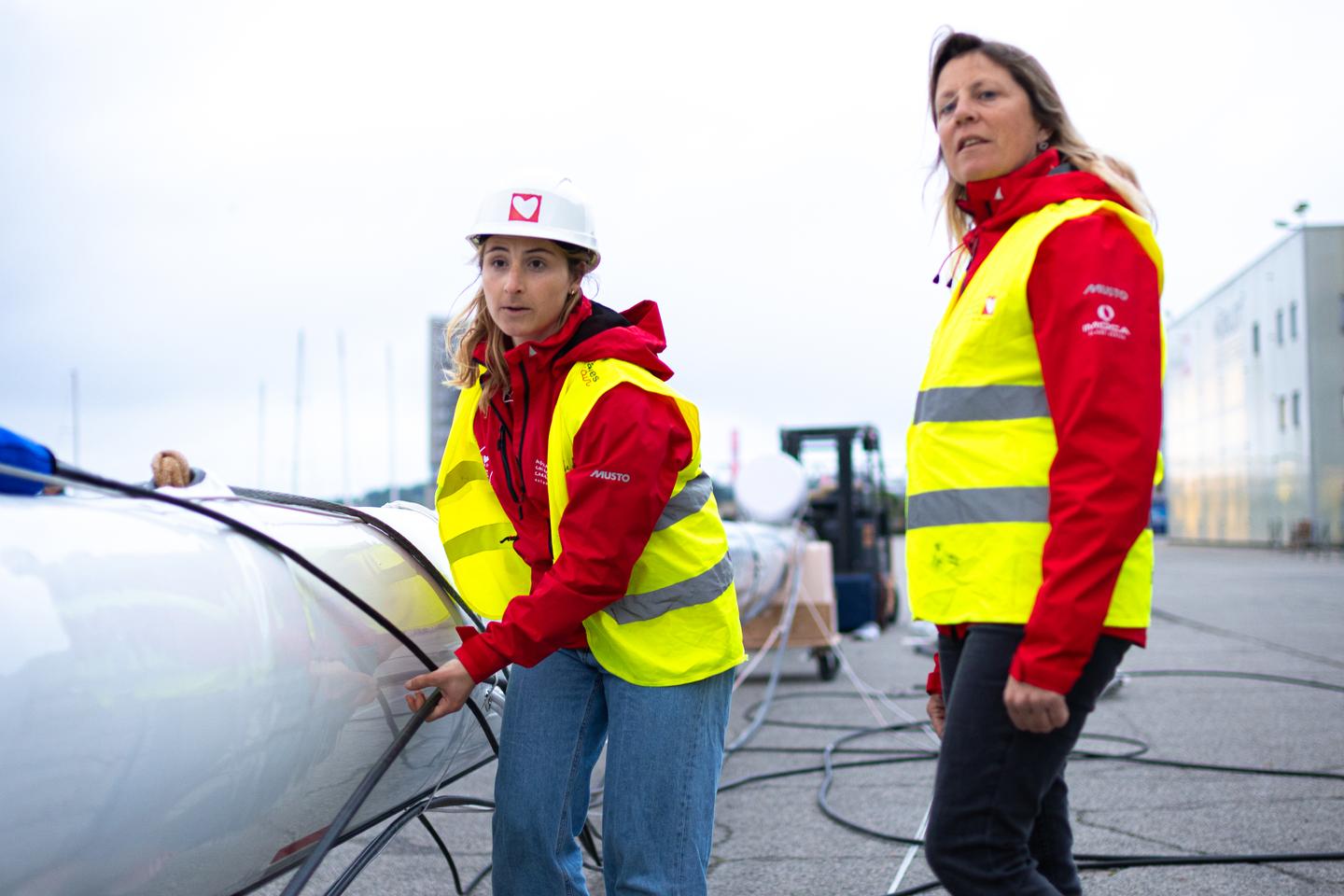 Violette Dorange et Samantha Davies scellent leur alliance en mettant à l’eau « Initiatives-Cœur »