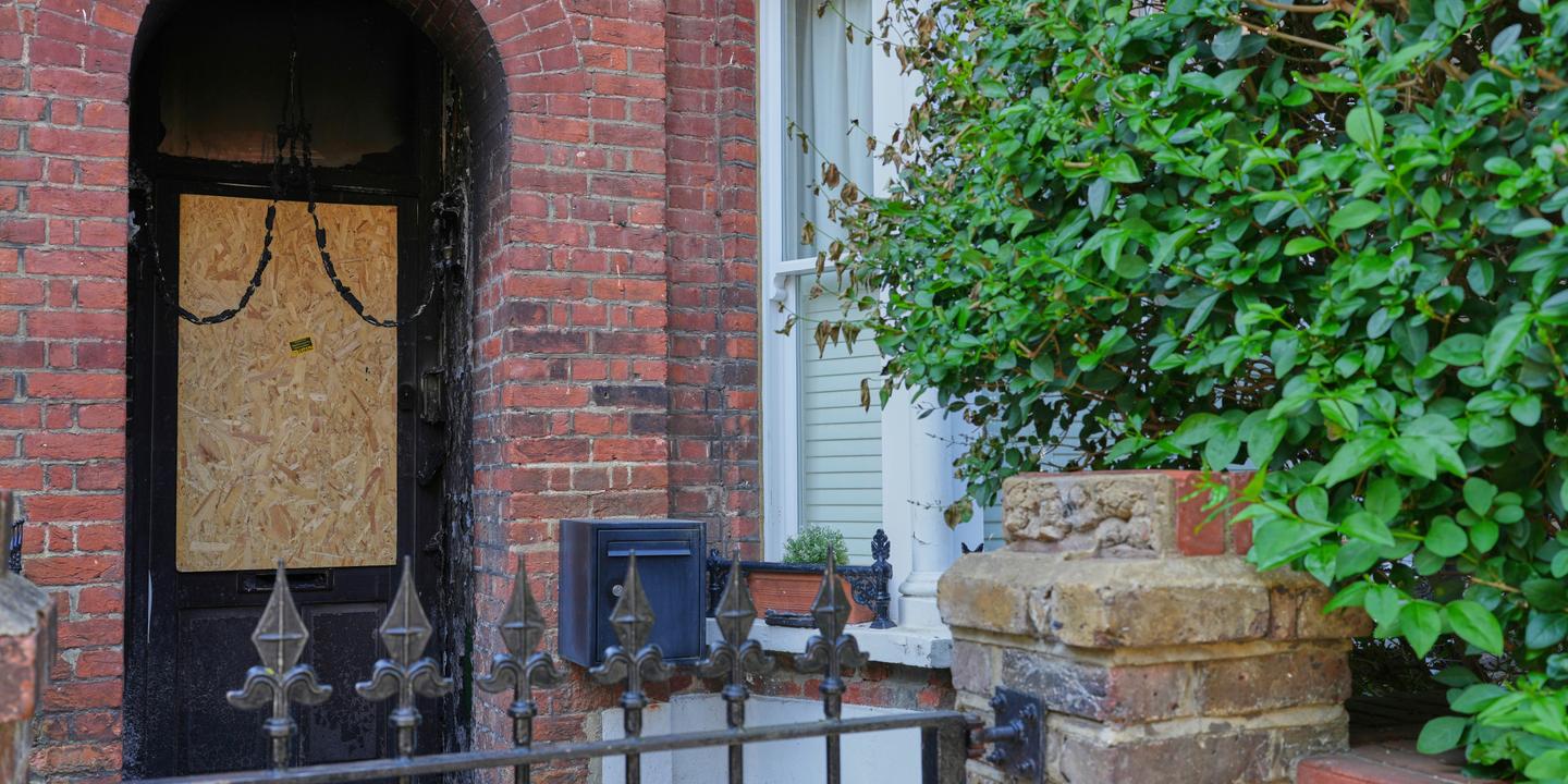 Incendie d’une propriété de Keir Starmer : un troisième homme inculpé, selon la police de Londres