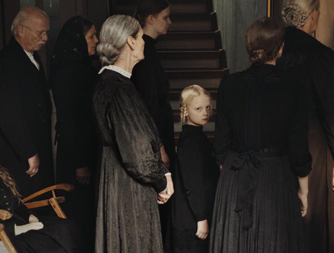 La petite Alma (Hanna Heckt) dans « Sound of Falling », de Mascha Schilinski.