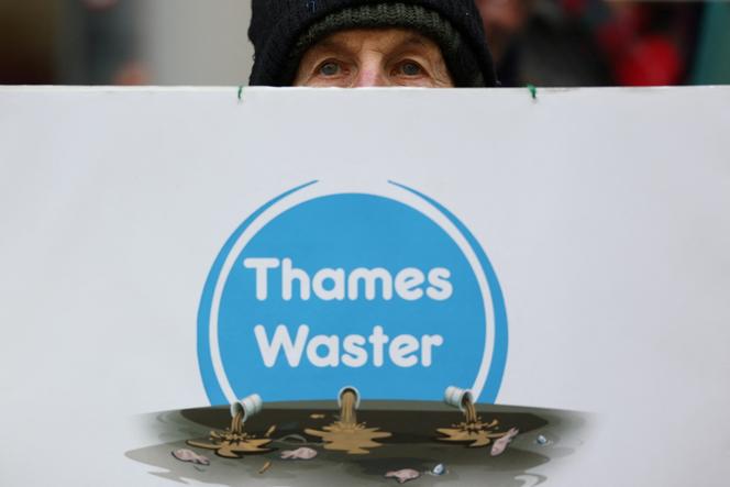 Lors d’une manifestation contre l’approbation par la justice du plan de restructuration de la dette de Thames Water, à Londres, le 18 février 2025.