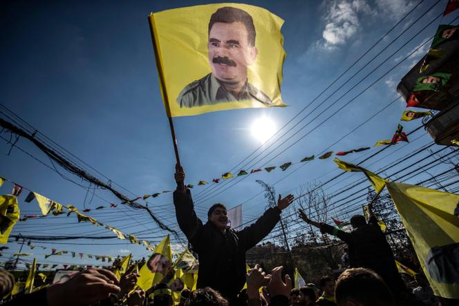 Manifestation en faveur de la libération d’Abdullah Öcalan, le dirigeant du PKK emprisonné depuis 1999, à Kamechliyé, en Syrie, le 12 mai 2025.