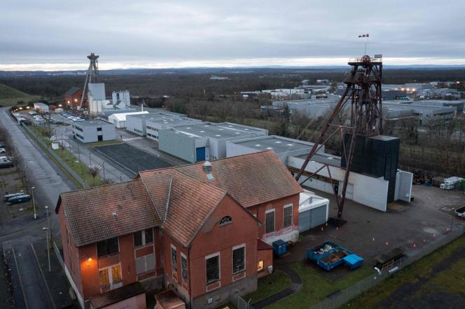 Cette vue aérienne prise le 11 janvier 2023 montre une vue générale du centre de stockage de déchets dangereux StocaMine à Wittelsheim (Haut-Rhin), dans l’est de la France. 