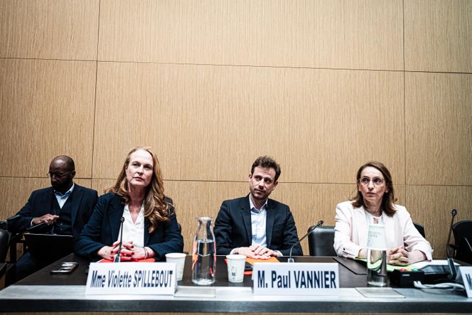 Les co-rapporteurs, Violette Spillebout et Paul Vannier, et la présidente de la commission d’enquête, Fatiha Keloua Hachi, lors de l’audition par la commission d’enquête sur les violences dans les établissements scolaires à l’Assemblée nationale, à Paris, le 14 mai 2025.