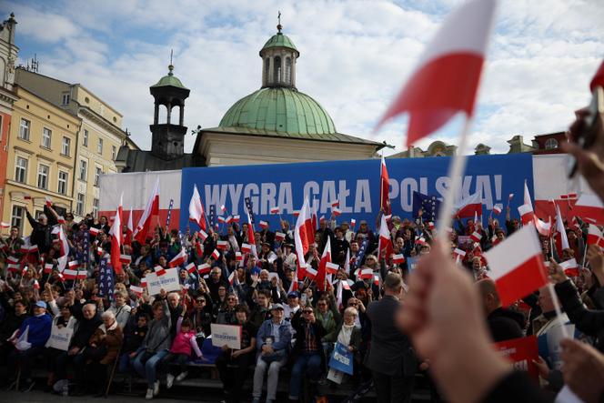 Lors d’un meeting du candidat à la présidence de la Coalition civique et maire de Varsovie, Rafal Trzaskowski, à Cracovie, en Pologne, le 13 mai 2025.