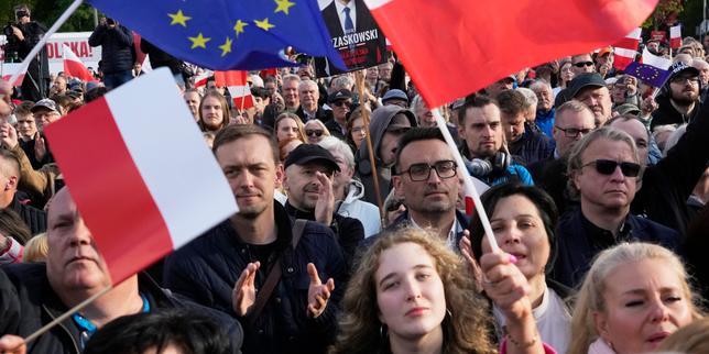 Poland suspects Russian interference in presidential election campaign