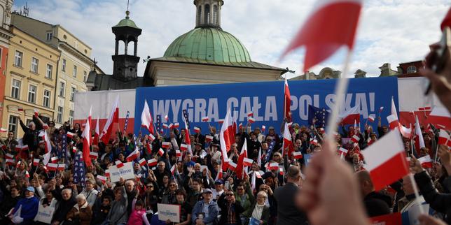 Poland's presidential campaign ends in Trump's shadow
