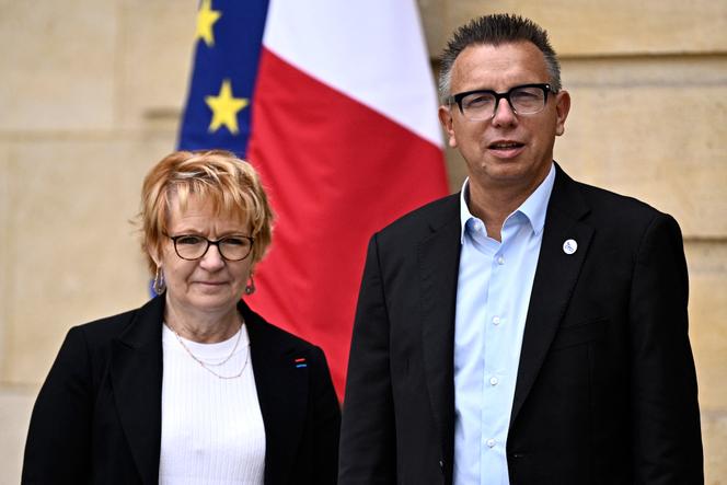 La vice-présidente de la CFTC, Pascale Coton, et le président de la CFTC, Cyril Chabanier, à Matignon, à Paris le 26 septembre 2024.