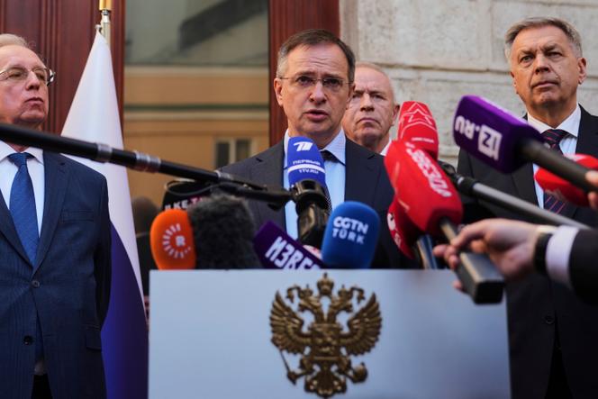 Vladimir Medinski au consulat russe à Istanbul, en Turquie, le 15 mai 2025.
