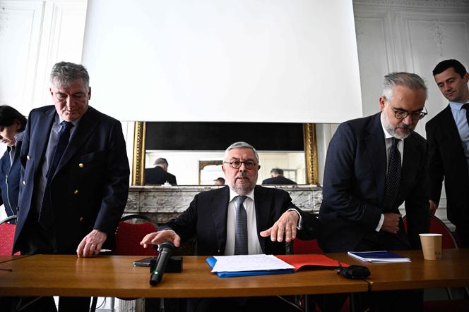 Les membres du cercle des Horaces, Christophe Bay, André Rougé et Guillaume Bigot, lors d’une conférence de presse à Paris, le 16 mai 2025.