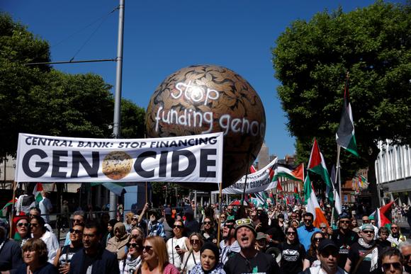 Manifestation de soutien aux Palestiniens de Gaza à l’occasion du 77e anniversaire de la « Nakba », ou « catastrophe », à Dublin, en Irlande, samedi 17 mai 2025.