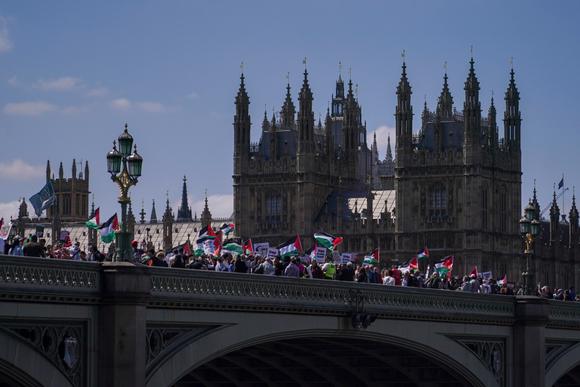 Manifestation de soutien au peuple palestinien de Gaza, à Londres, le samedi 17 mai 2025.
