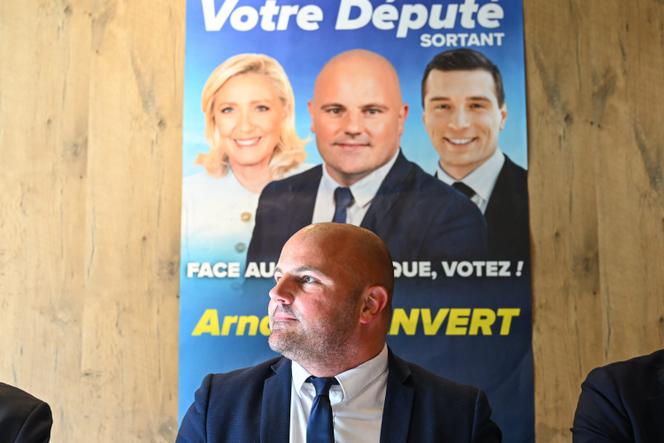 Arnaud Sanvert, député (Rassemblement national) sortant de la cinquième circonscription de Saône-et-Loire, en conférence de presse à Montceau-les-Mines, le 15 mai 2025.