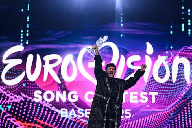 Le chanteur autrichien Johannes Pietsch, connu sous le nom de « JJ », représentant l’Autriche, remporte la grande finale de l’Eurovision à l’arène St. Jakobshalle à Bâle, samedi 18 mai 2025.