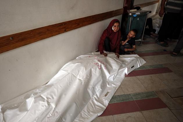 Des corps de Palestiniens tués lors de l’attaque du 16 mai, déposés à l’Hôpital indonésien, dans le nord de Gaza, le 16 mai 2025.