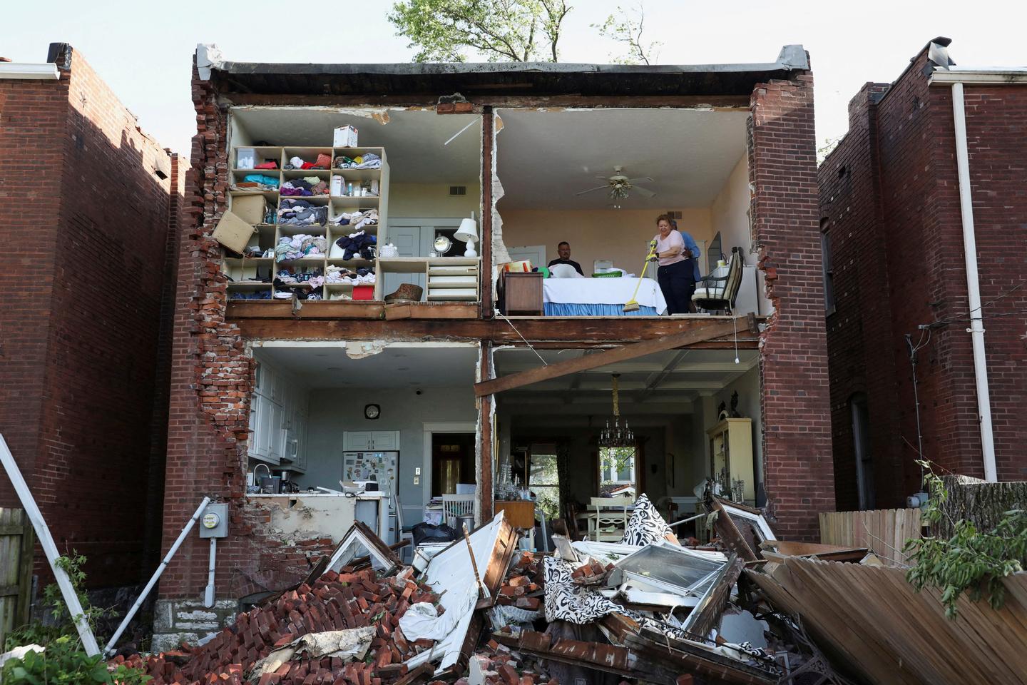 Tornadoes kill over 20 people in Kentucky and Missouri