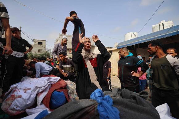 A l’hôpital des martyrs d’Al-Aqsa à Deir Al-Balah, dans le centre de la bande de Gaza, dimanche 18 mai 2025.