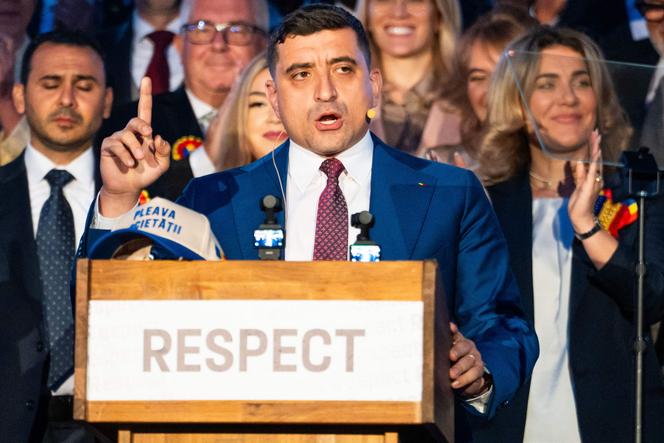 Le candidat nationaliste George Simion s’exprime devant ses partisans, à Bucarest, le 18 mai 2025.