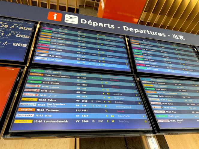 Un panneau d’information à l’aéroport de Paris-Orly, le 18 mai 2025. 